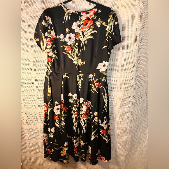 LIKE NEW Unique Vintage Black Floral Midi Dress US 14 - Picture 4 of 7